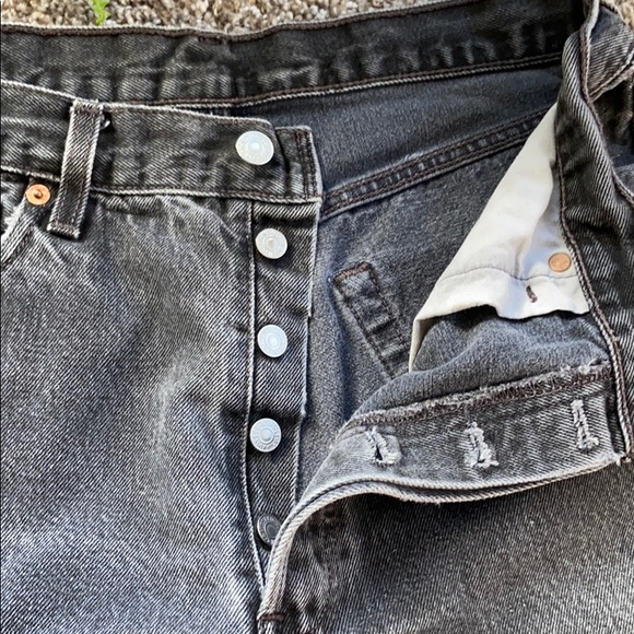 Black Levi shorts 501’s - Picture 4 of 5